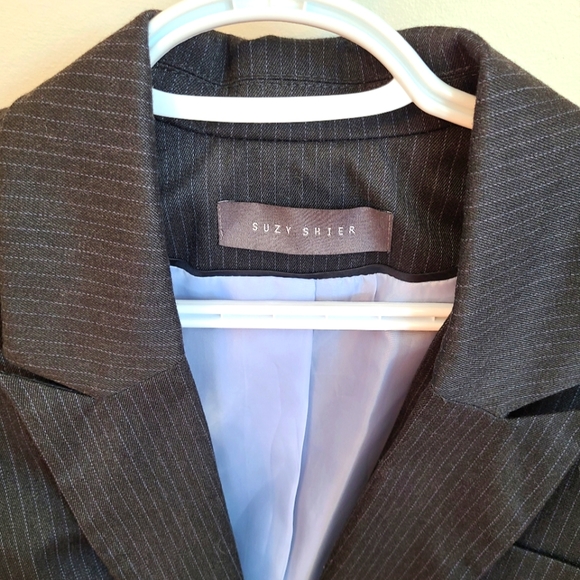 🌟Suzy Shier Charcoal Grey Pinstripe Blazer Size 13 - Picture 2 of 5